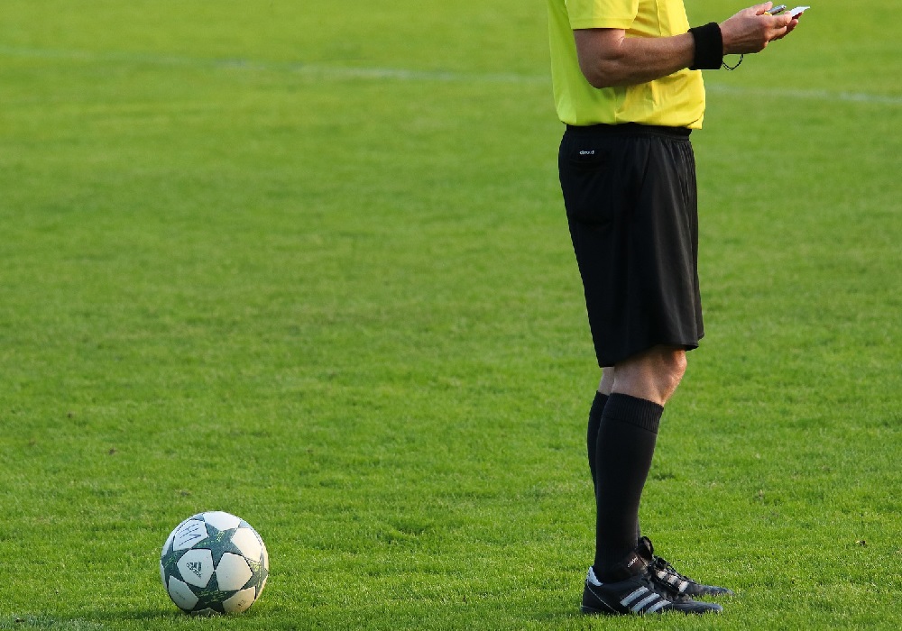 Testata all’arbitro che lo espelle: DASPO di 8 anni a calciatore 32enne