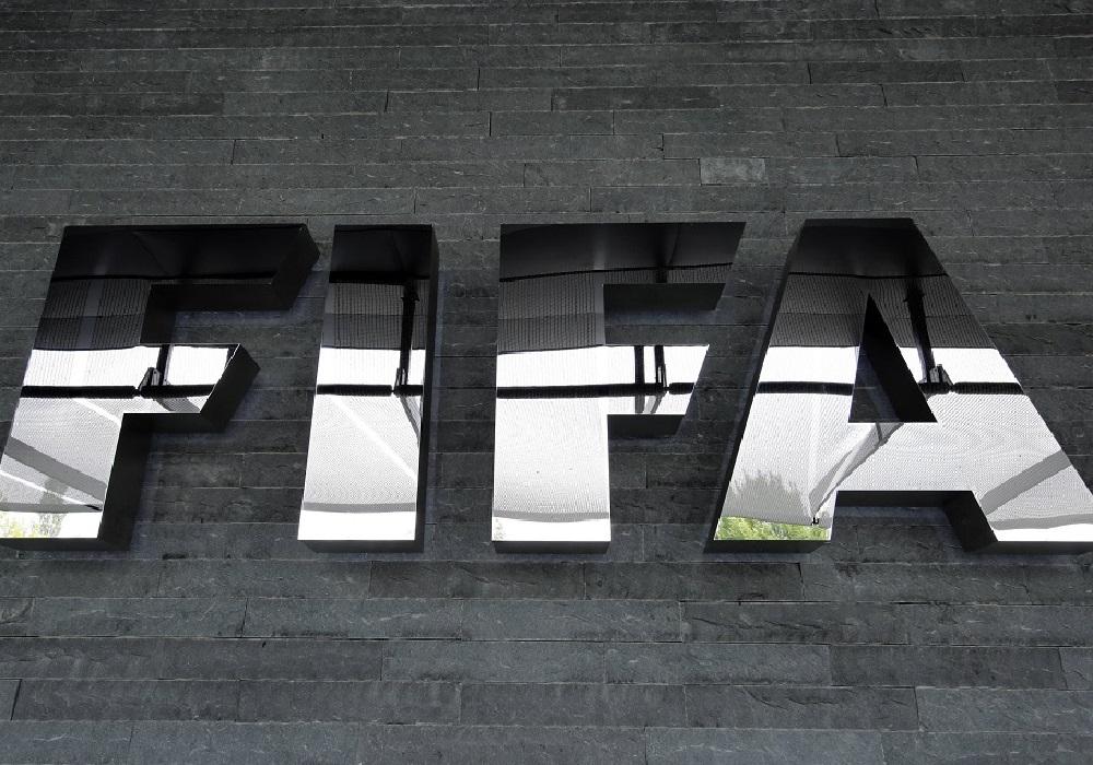 La FIFA annuncia nuove regole su trasferimenti e prestiti: i dettagli