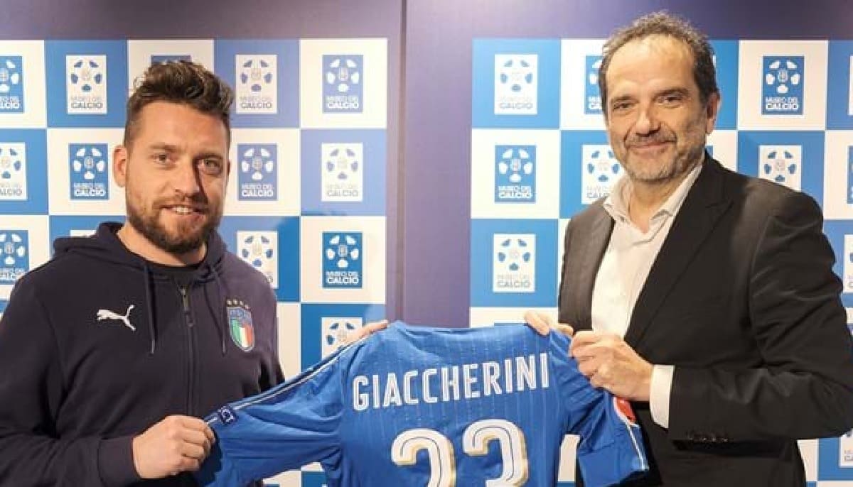 Giaccherini dona sua maglia azzurra al Museo del calcio di Coverciano